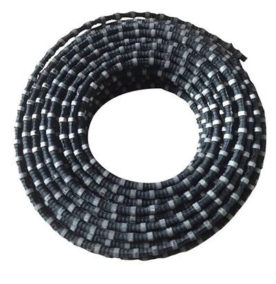 Pedreira de granito com serra de fio diamantado